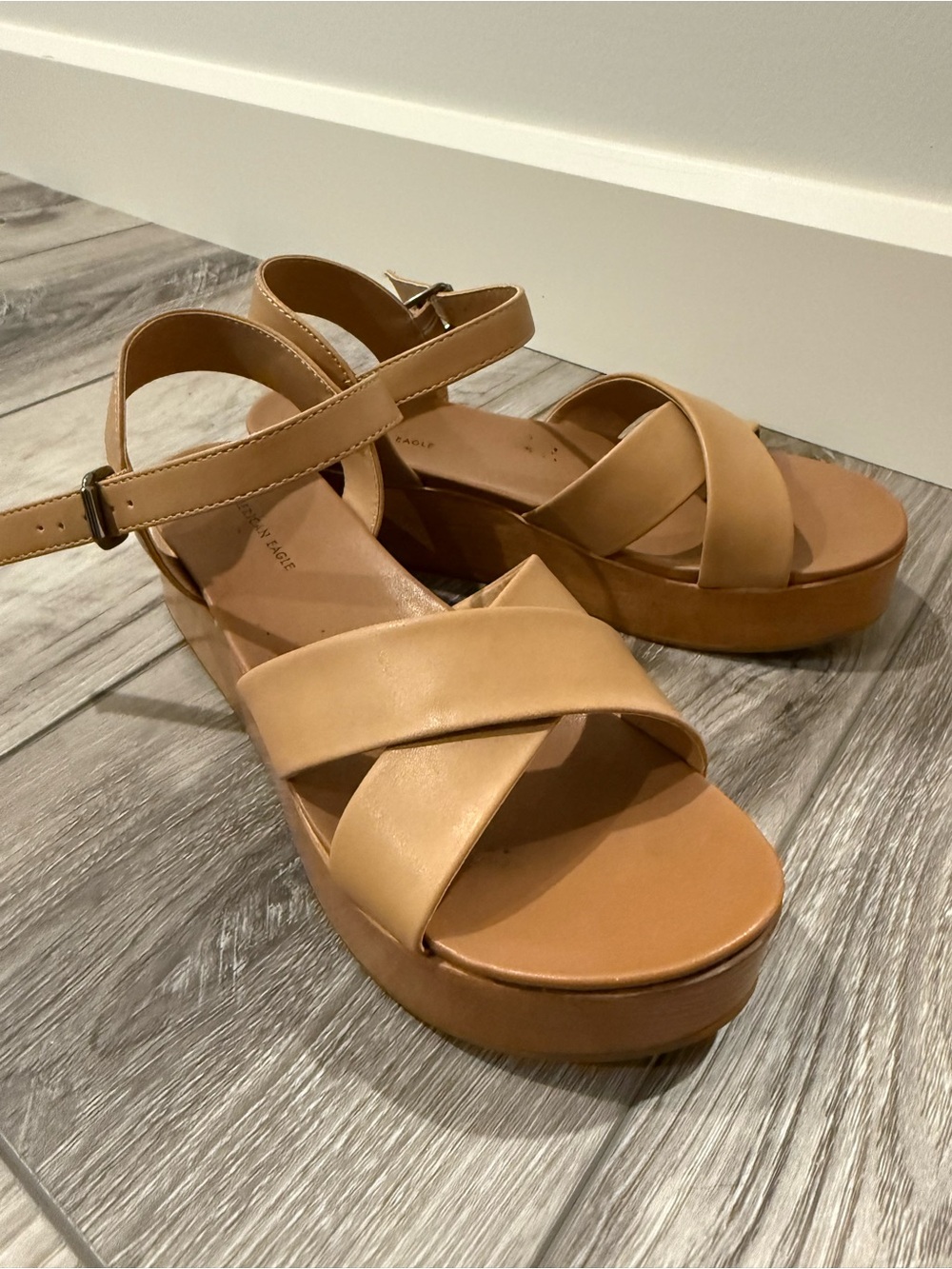 American Eagle Womens Tan Platform Sandals with Ankle Strap Size 7